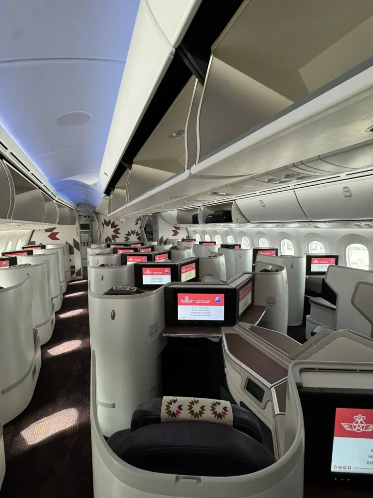 royal air maroc business class cabin boeing 787 1-2-1 configuration seats